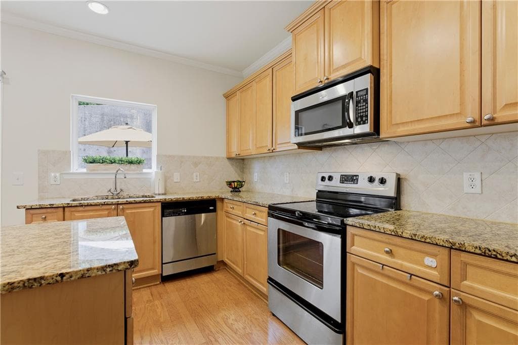 3 bedroom, 4 bathroom, 1,326 sq ft townhouse for sale at 1524 Liberty Parkway, Atlanta, GA 30318 — photo 8