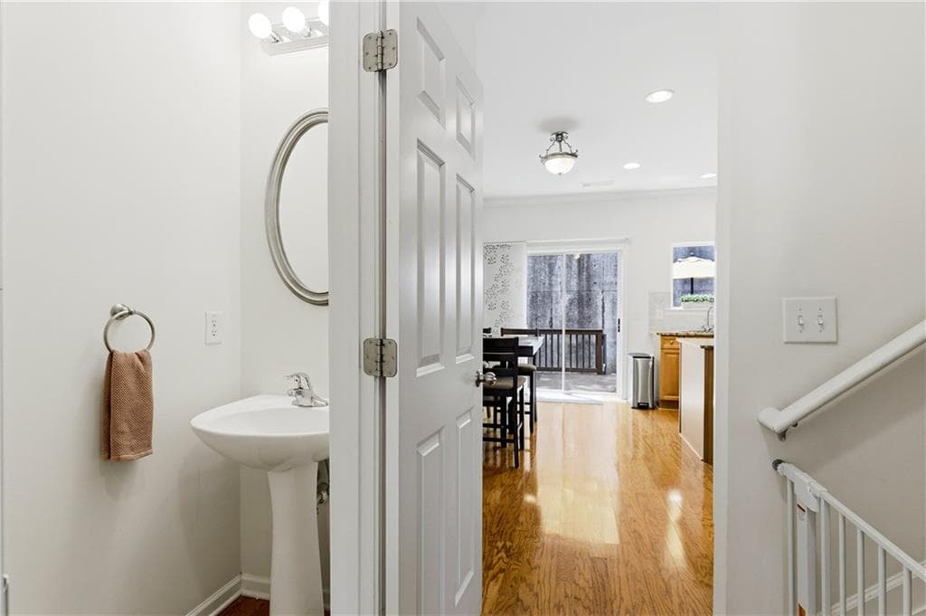 3 bedroom, 4 bathroom, 1,326 sq ft townhouse for sale at 1524 Liberty Parkway, Atlanta, GA 30318 — photo 9