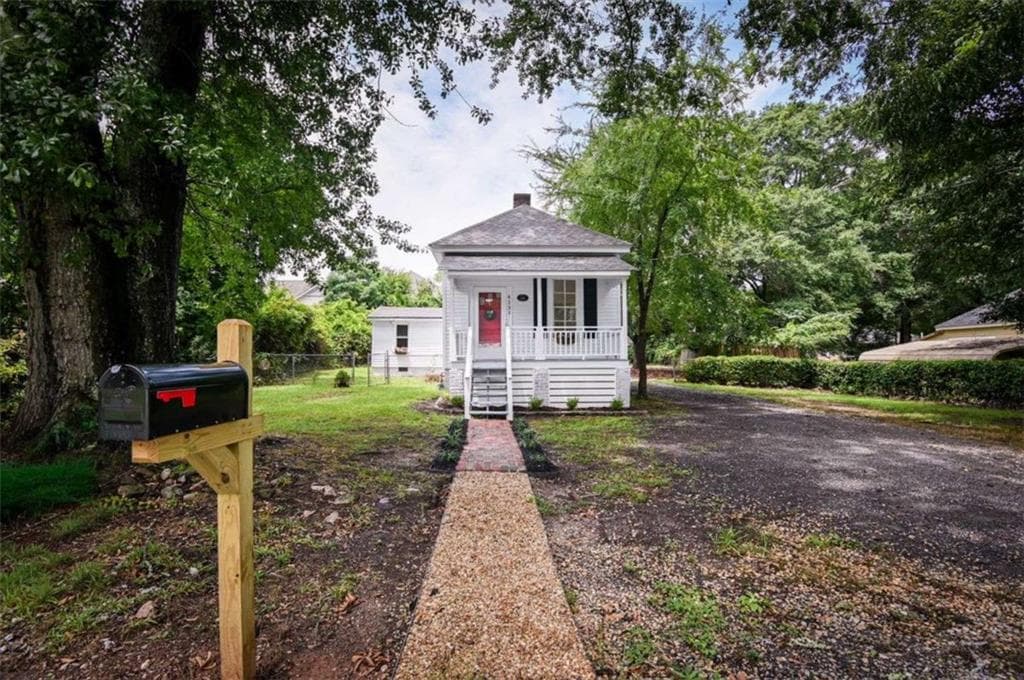3 bedroom, 1 bathroom, 1,432 sq ft single family residence for sale at 4131 Lott St NE, Covington, GA 30014 — photo 2