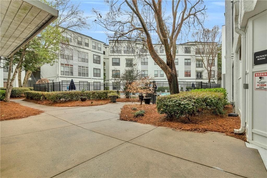 1 bedroom, 1 bathroom, 646 sq ft condominium for sale at 821 Ralph Mcgill Boulevard 3217, Atlanta, GA 30306 — photo 2