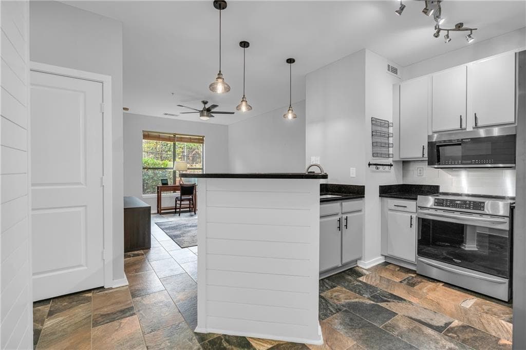 1 bedroom, 1 bathroom, 646 sq ft condominium for sale at 821 Ralph Mcgill Boulevard 3217, Atlanta, GA 30306 — photo 7
