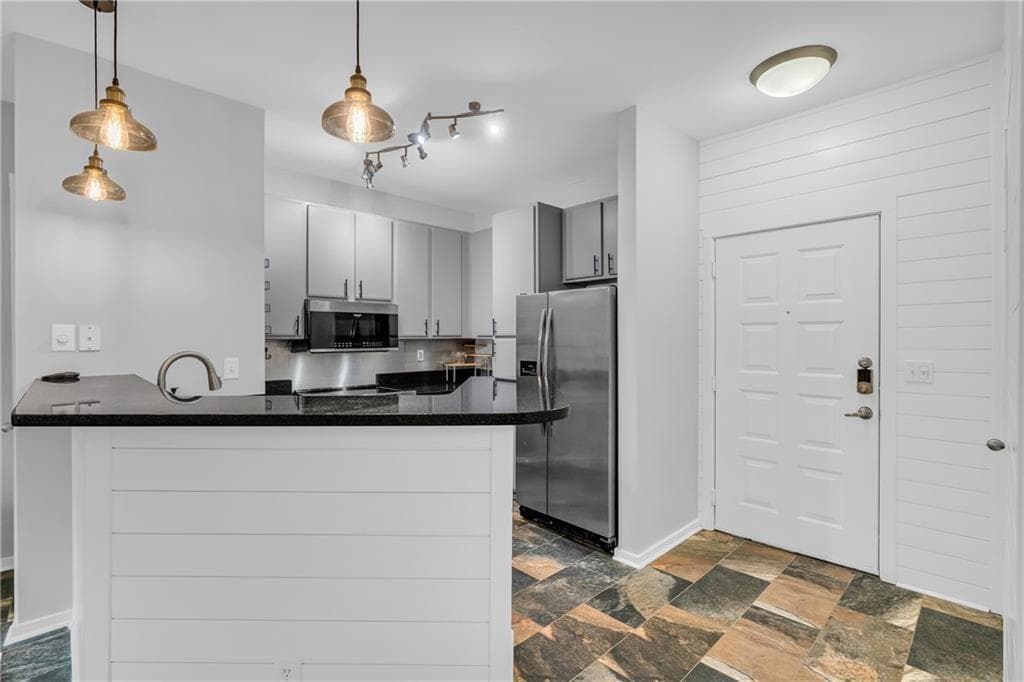 1 bedroom, 1 bathroom, 646 sq ft condominium for sale at 821 Ralph Mcgill Boulevard 3217, Atlanta, GA 30306 — photo 8