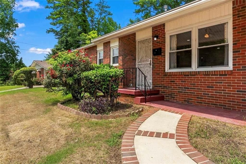 3 bedroom, 2 bathroom, 1,668 sq ft single family residence for rent at 3769 Amber Road, Atlanta, GA 30331 for $2,200 a month — photo 3