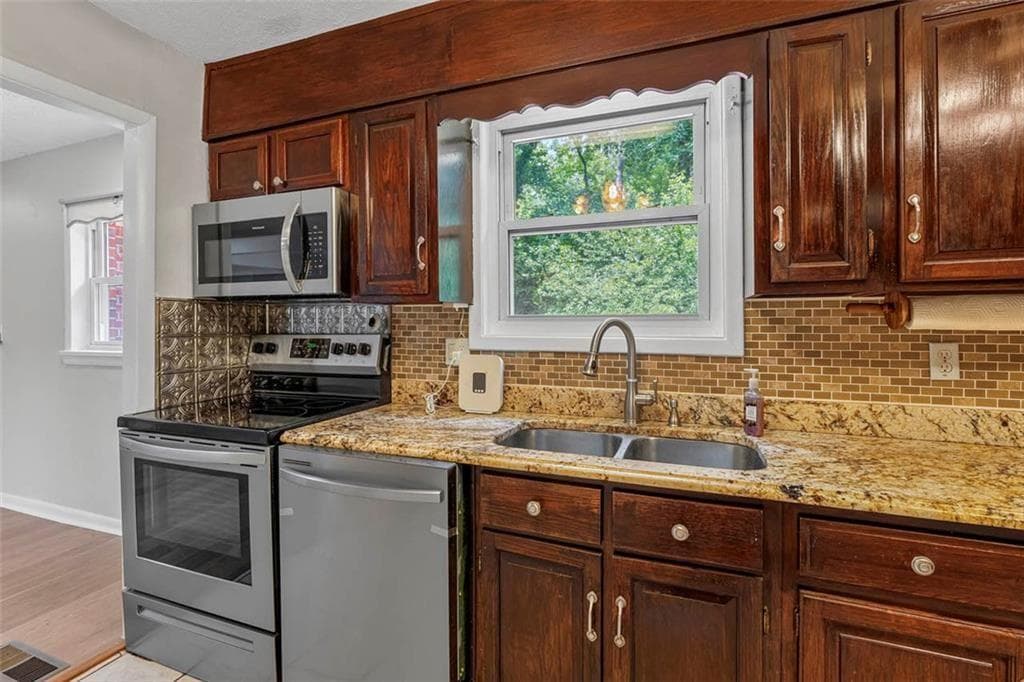 3 bedroom, 2 bathroom, 1,668 sq ft single family residence for rent at 3769 Amber Road, Atlanta, GA 30331 for $2,200 a month — photo 10