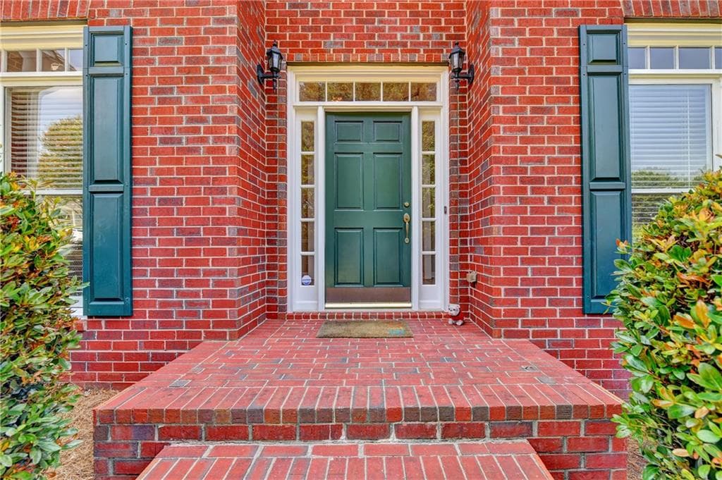 5 bedroom, 5 bathroom, 3,800 sq ft single family residence for sale at 720 Brafferton Way, Johns Creek, GA 30005 — photo 3