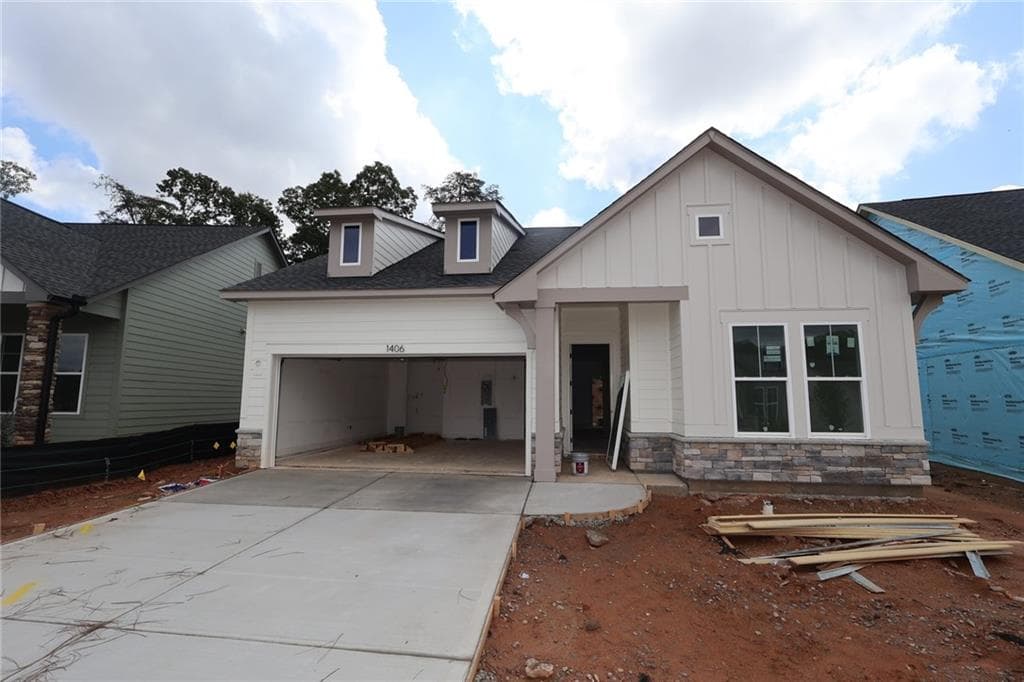 3 bedroom, 2 bathroom, 1,893 sq ft single family residence for sale at 1406 Autumn Lake Drive, Gainesville, GA 30504
