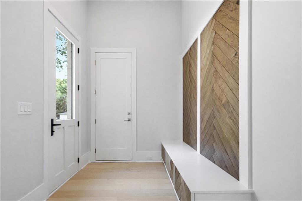 6 bedroom, 7 bathroom, 5,782 sq ft single family residence for sale at 205 Shady Grove Lane, Alpharetta, GA 30009 — photo 3