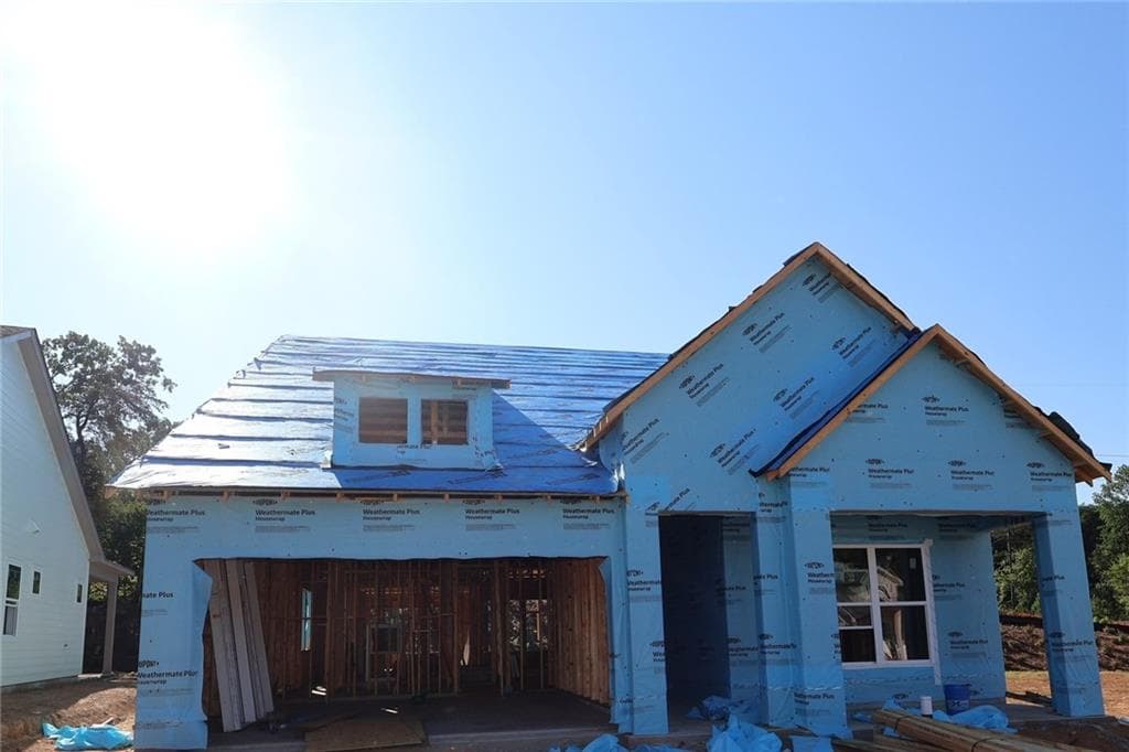 4 bedroom, 4 bathroom, 3,020 sq ft single family residence under contract at 1402 Autumn Lake Drive, Gainesville, GA 30504 — photo 2