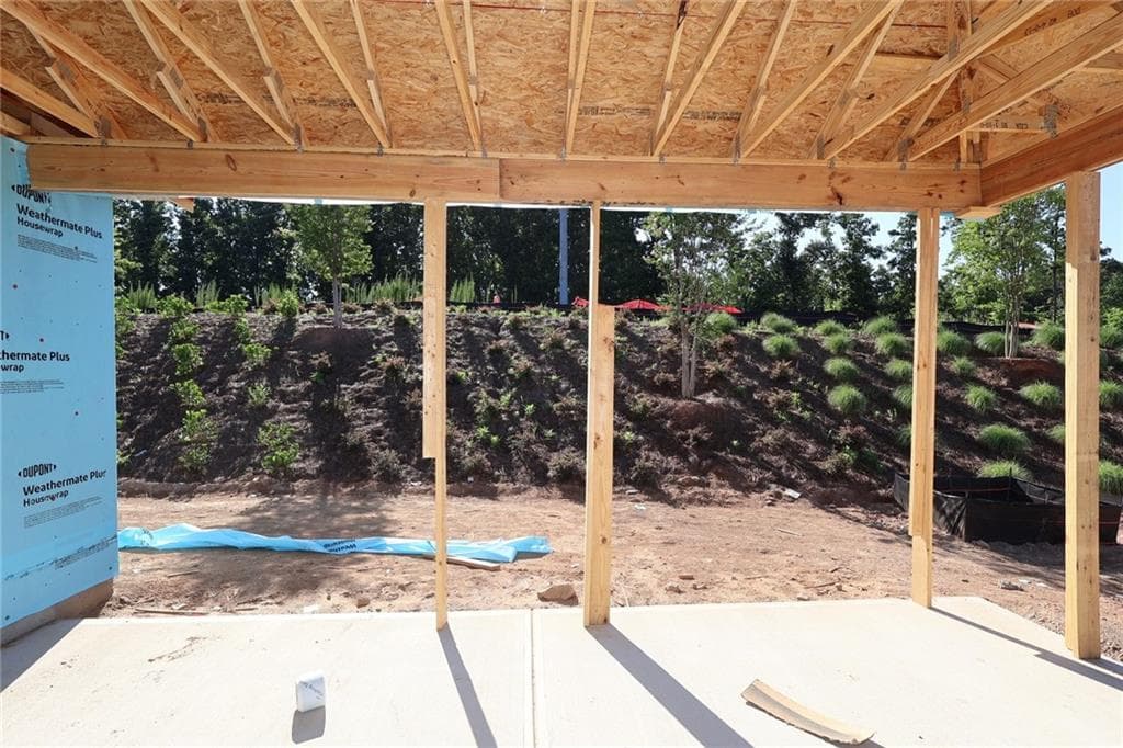 4 bedroom, 4 bathroom, 3,020 sq ft single family residence under contract at 1402 Autumn Lake Drive, Gainesville, GA 30504 — photo 7