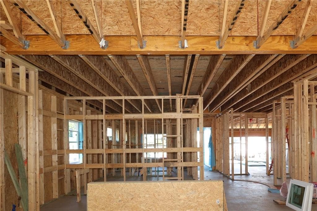 4 bedroom, 4 bathroom, 3,020 sq ft single family residence under contract at 1402 Autumn Lake Drive, Gainesville, GA 30504 — photo 8