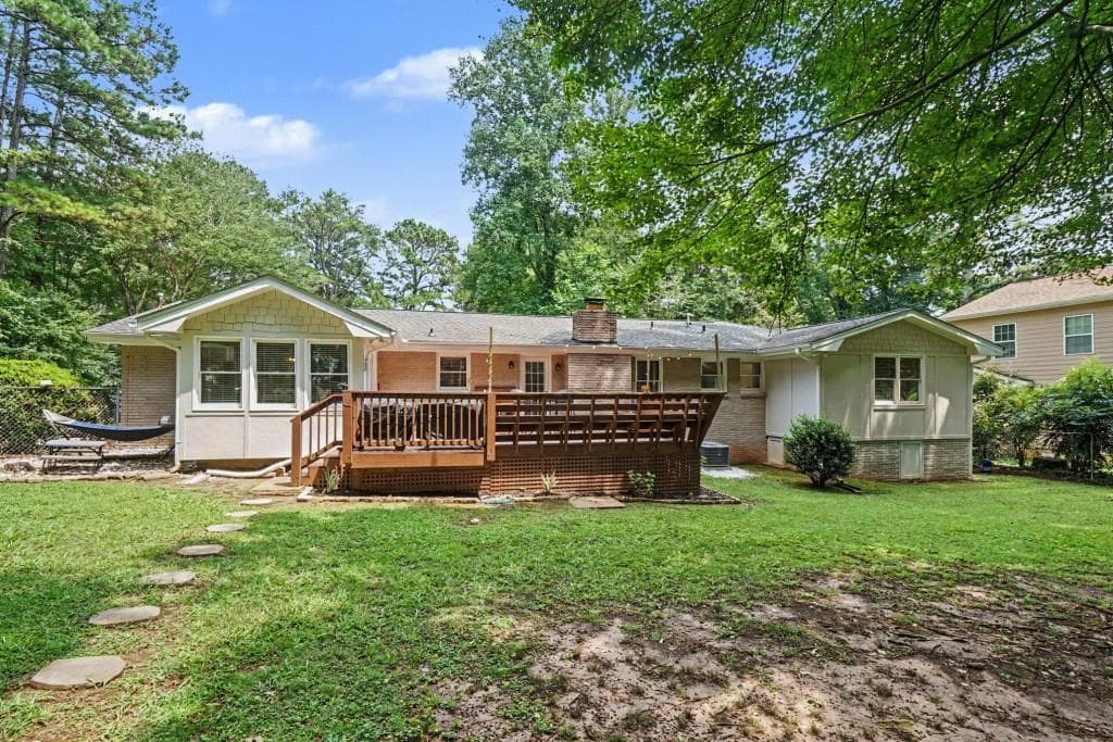 3 bedroom, 2 bathroom, 1,859 sq ft single family residence under contract at 464 Horseshoe Circle, Lilburn, GA 30047 — photo 8