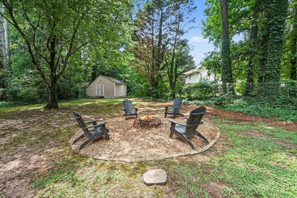 3 bedroom, 2 bathroom, 1,859 sq ft single family residence under contract at 464 Horseshoe Circle, Lilburn, GA 30047 — photo 9