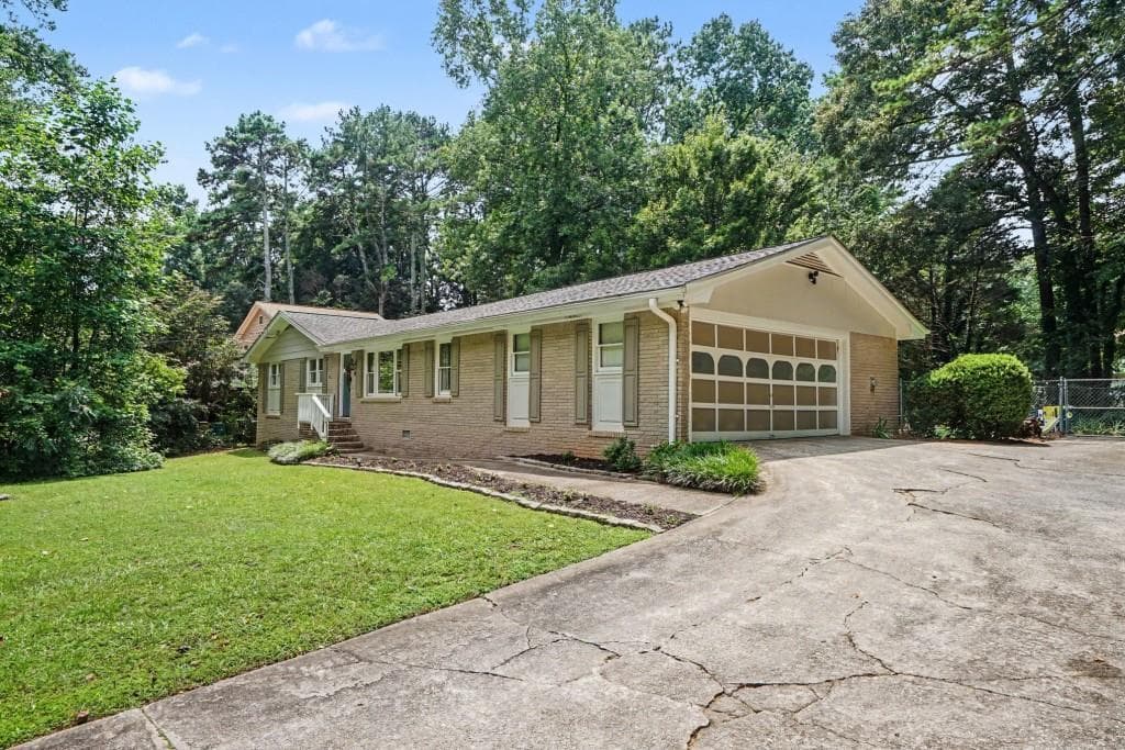 3 bedroom, 2 bathroom, 1,859 sq ft single family residence under contract at 464 Horseshoe Circle, Lilburn, GA 30047 — photo 10