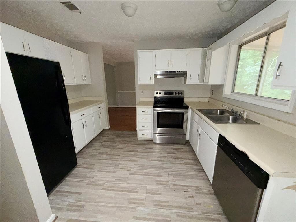 3 bedroom, 2 bathroom, 1,701 sq ft single family residence under contract at 2256 Turtle Club Drive, Marietta, GA 30066 — photo 2