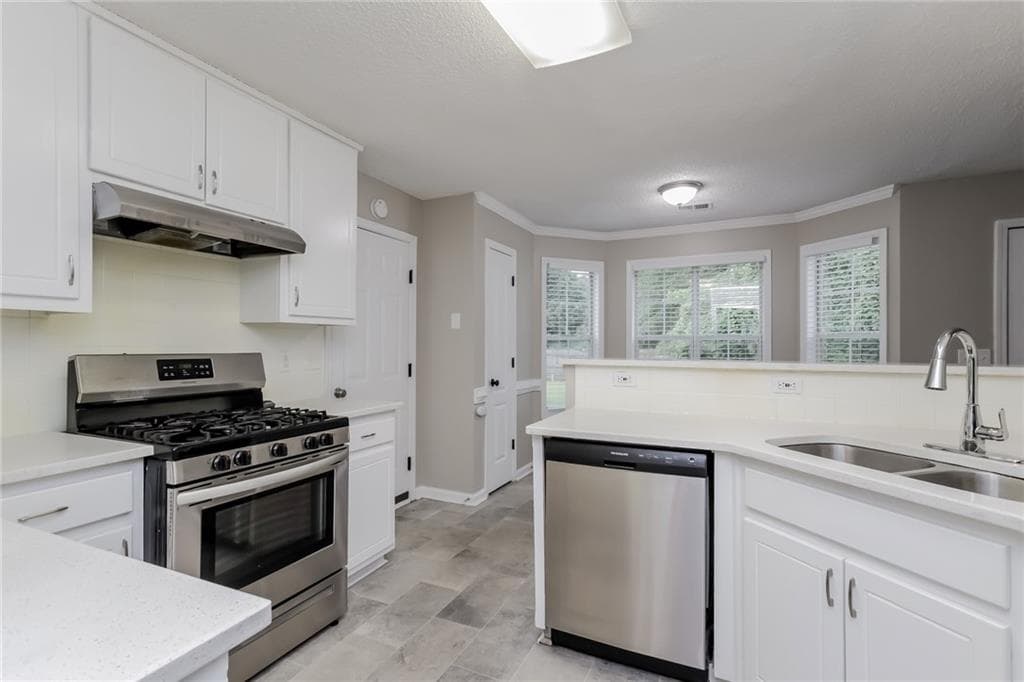 3 bedroom, 3 bathroom, 2,122 sq ft single family residence for rent at 3576 Mitchells Glen Court, Ellenwood, GA 30294 for $2,300 a month — photo 3