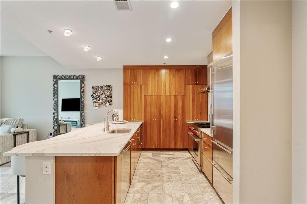 1 bedroom, 1 bathroom, 944 sq ft condominium for sale at 3325 Piedmont Road 1709, Atlanta, GA 30305 — photo 7