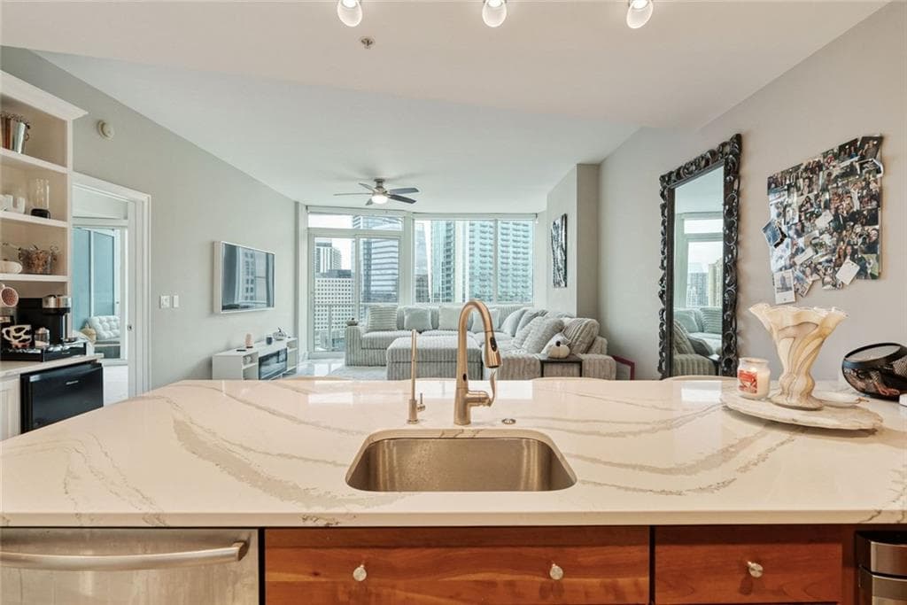 1 bedroom, 1 bathroom, 944 sq ft condominium for sale at 3325 Piedmont Road 1709, Atlanta, GA 30305 — photo 9