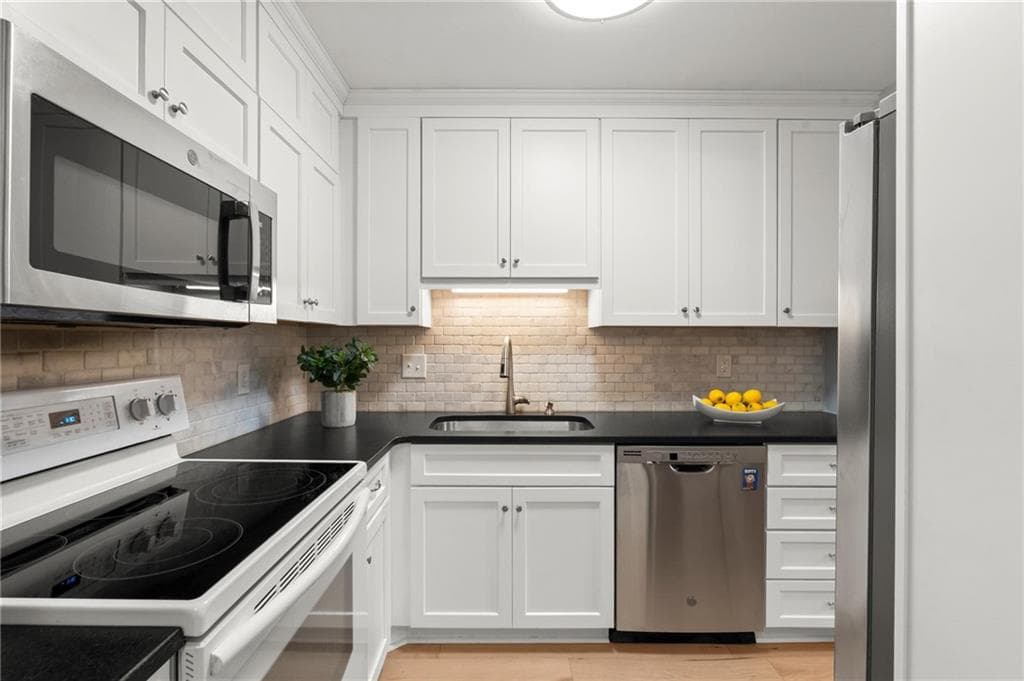 3 bedroom, 3 bathroom, 1,958 sq ft townhouse for sale at 1105 Clairemont Avenue A, Decatur, GA 30030 — photo 10