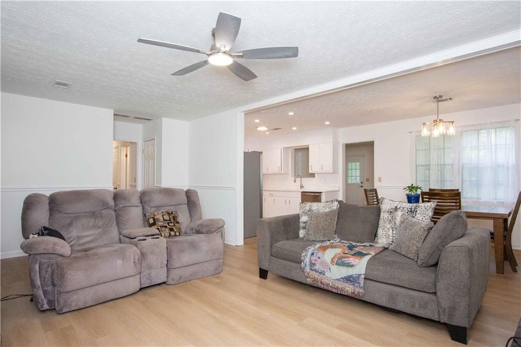 4 bedroom, 3 bathroom, 1,809 sq ft single family residence under contract at 5003 Abbey Lane, Lilburn, GA 30047 — photo 8