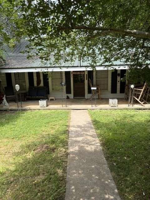 3 bedroom, 1 bathroom, 864 sq ft single family residence for sale at 20 S Scruggs Street, Mountain City, GA 30562 — photo 2