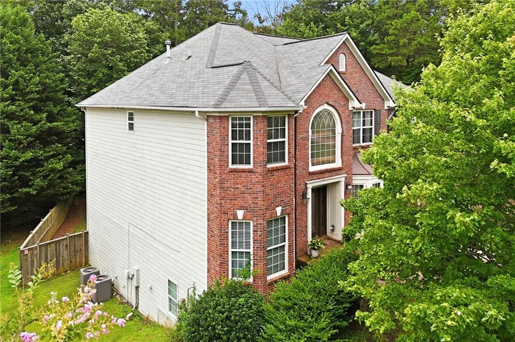 6 bedroom, 5 bathroom, 5,494 sq ft single family residence for sale at 200 White Cloud Run, Canton, GA 30114 — photo 2