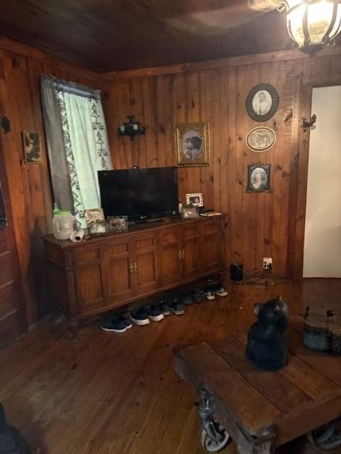 3 bedroom, 1 bathroom, 864 sq ft single family residence for sale at 20 S Scruggs Street, Mountain City, GA 30562 — photo 6