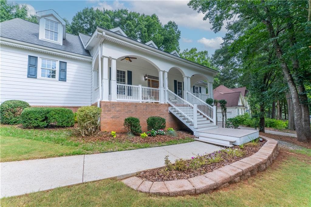 5 bedroom, 4 bathroom, 4,644 sq ft single family residence under contract at 4655 Hamptons Drive, Alpharetta, GA 30004 — photo 2