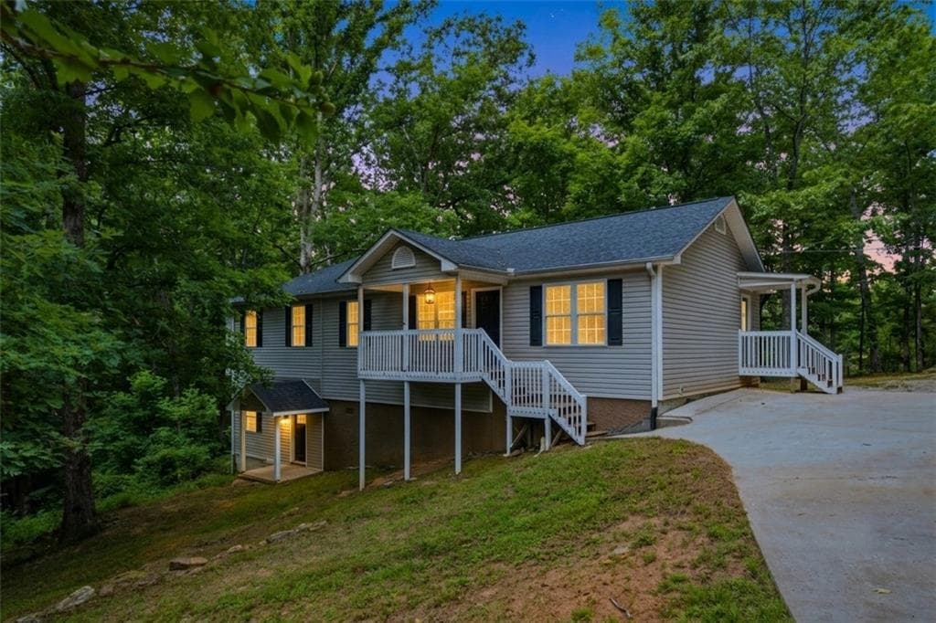 5 bedroom, 2 bathroom, 1,701 sq ft single family residence under contract at 433 Elliots Lane, Dahlonega, GA 30533