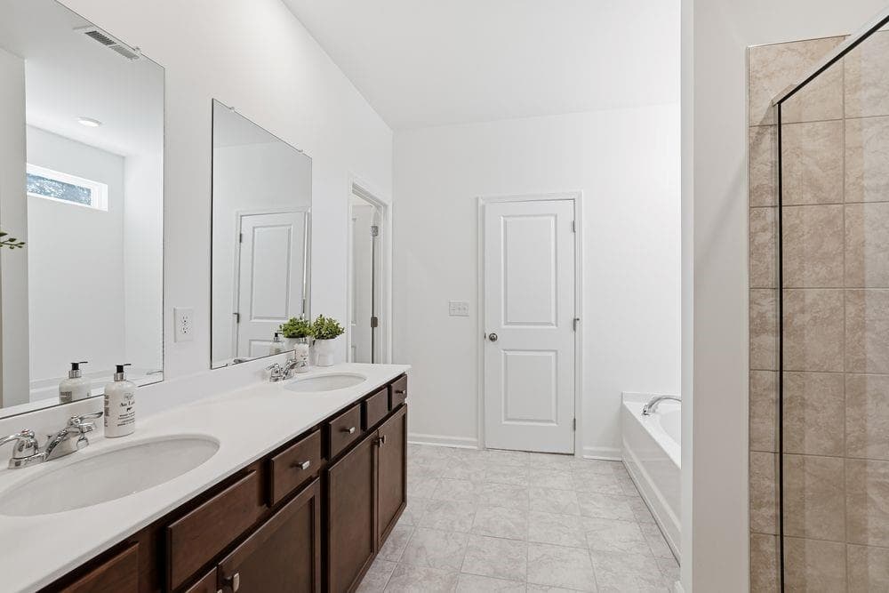 3 bedroom, 3 bathroom, 2,395 sq ft single family residence for sale at 1275 Windance Lake Drive, Loganville, GA 30052 — photo 4