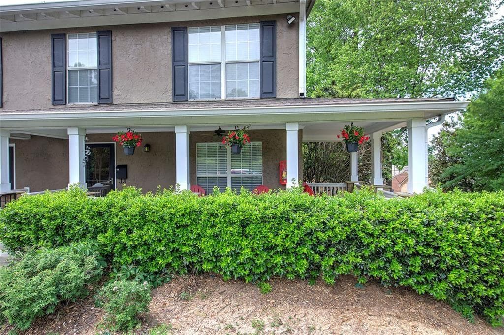 3 bedroom, 3 bathroom, 1,311 sq ft townhouse for sale at 3200 Seven Pines Court 108, Atlanta, GA 30339 — photo 3