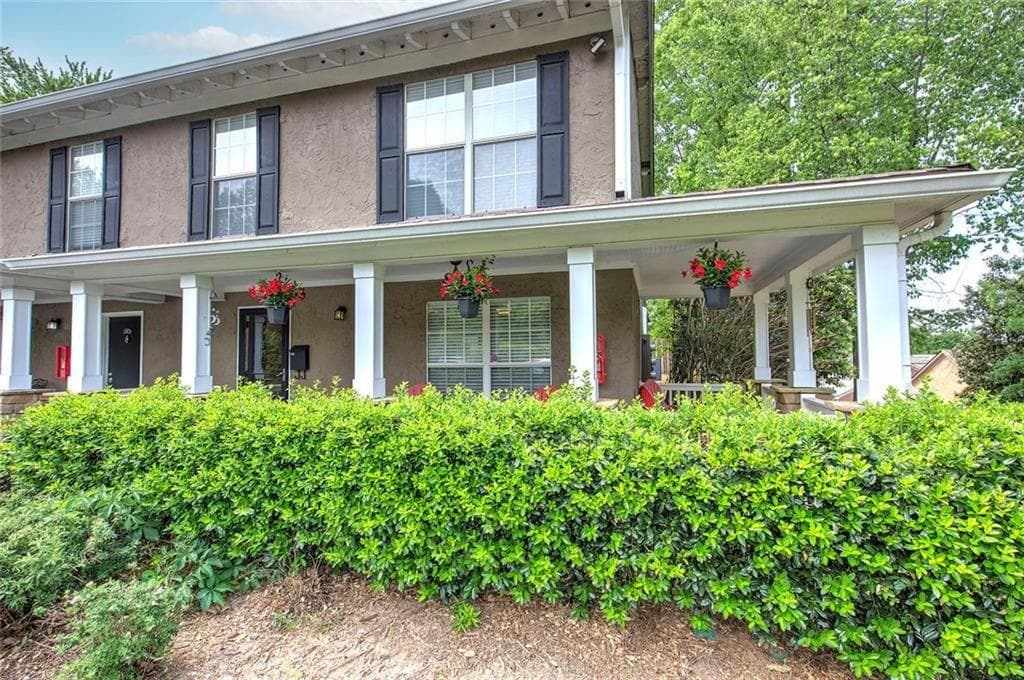 3 bedroom, 3 bathroom, 1,311 sq ft townhouse for sale at 3200 Seven Pines Court 108, Atlanta, GA 30339 — photo 4