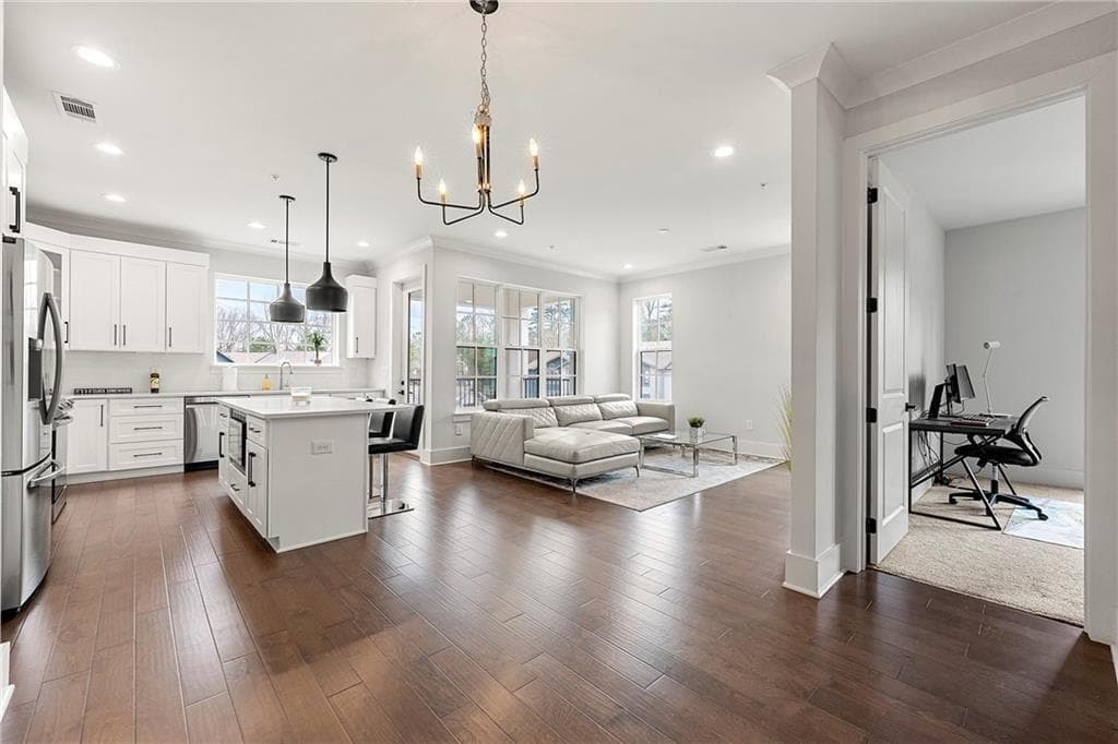 2 bedroom, 2 bathroom, 1,321 sq ft condominium for rent at 6890 Peachtree Dunwoody Road 301, Sandy Springs, GA 30328 for $2,800 a month — photo 4