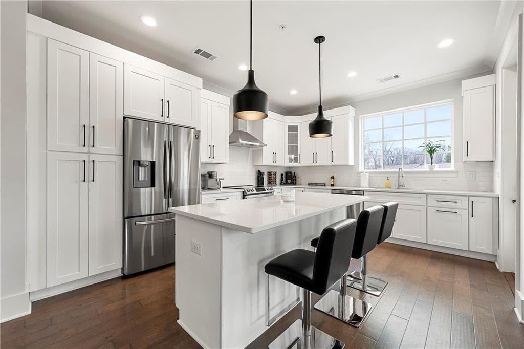 2 bedroom, 2 bathroom, 1,321 sq ft condominium for rent at 6890 Peachtree Dunwoody Road 301, Sandy Springs, GA 30328 for $2,800 a month — photo 5