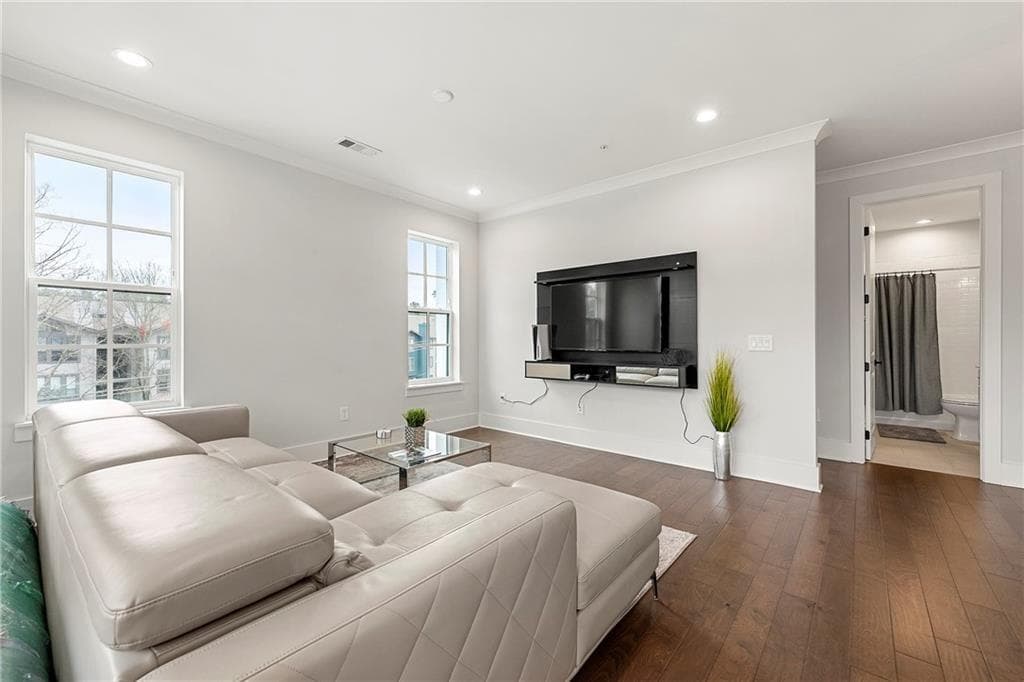 2 bedroom, 2 bathroom, 1,321 sq ft condominium for rent at 6890 Peachtree Dunwoody Road 301, Sandy Springs, GA 30328 for $2,800 a month — photo 8