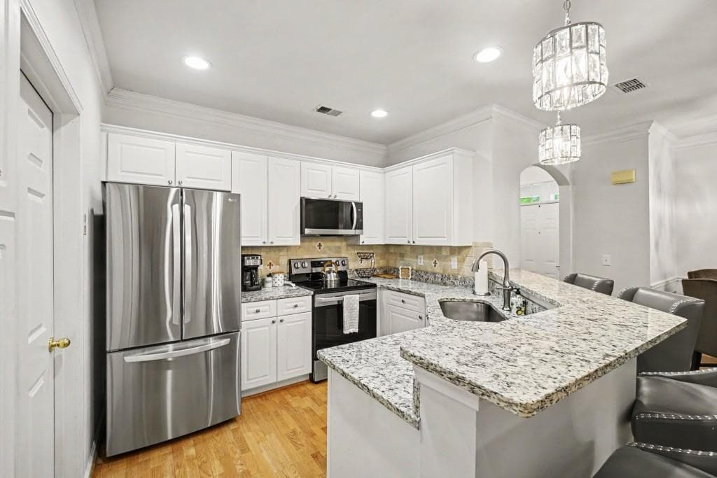 2 bedroom, 2 bathroom, 1,474 sq ft condominium for sale at 2400 Cumberland Parkway 213, Atlanta, GA 30339 — photo 2
