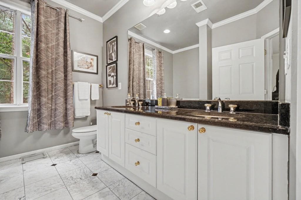 2 bedroom, 2 bathroom, 1,474 sq ft condominium for sale at 2400 Cumberland Parkway 213, Atlanta, GA 30339 — photo 4