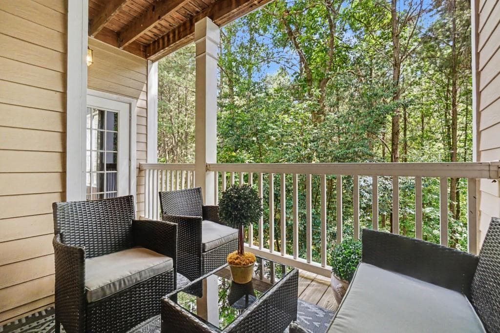 2 bedroom, 2 bathroom, 1,474 sq ft condominium for sale at 2400 Cumberland Parkway 213, Atlanta, GA 30339 — photo 6