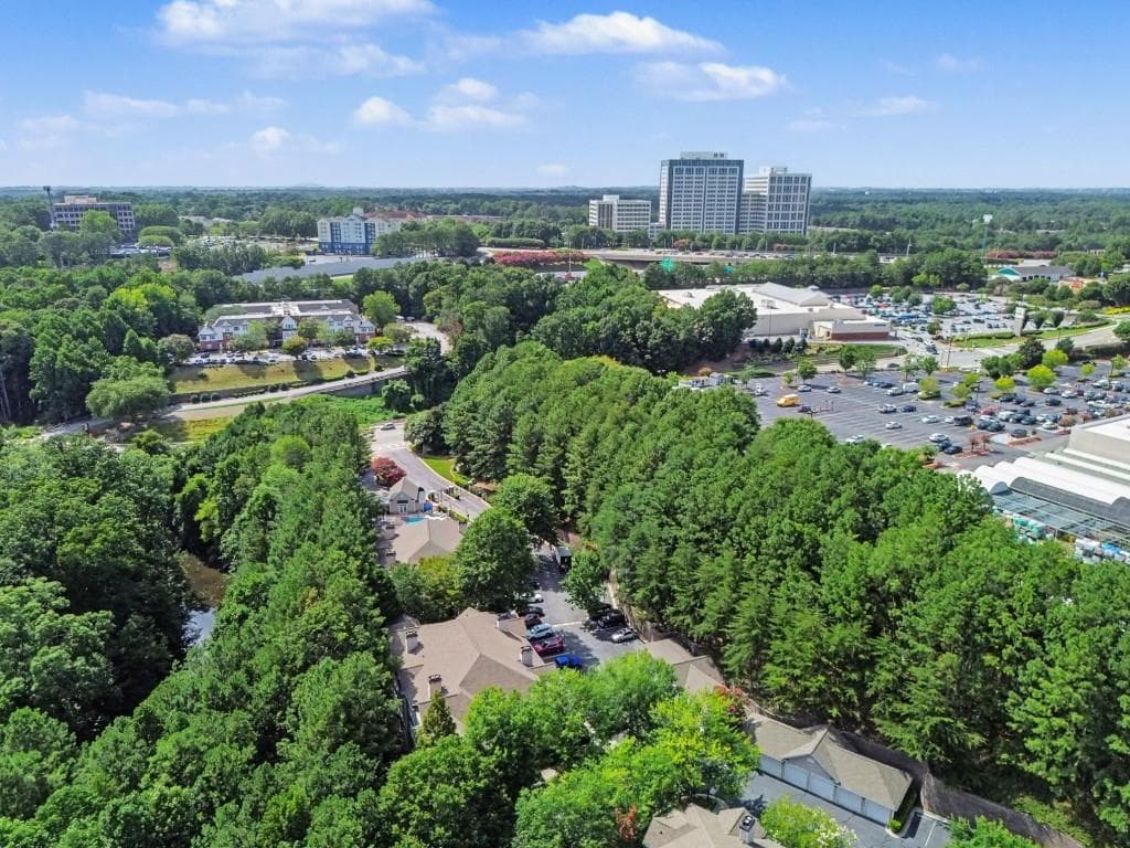 2 bedroom, 2 bathroom, 1,474 sq ft condominium for sale at 2400 Cumberland Parkway 213, Atlanta, GA 30339 — photo 8
