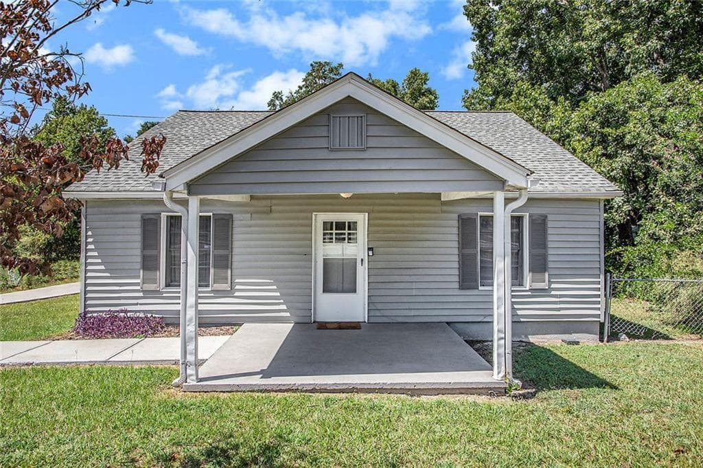 2 bedroom, 1 bathroom, 1,164 sq ft single family residence for sale at 1298 Irwin Bridge Road, Conyers, GA 30012