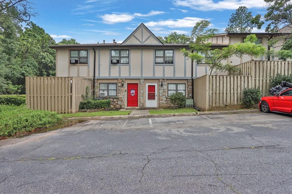 2 bedroom, 2 bathroom, 1,200 sq ft condominium under contract at 1151 Rankin Street 2A, Stone Mountain, GA 30083