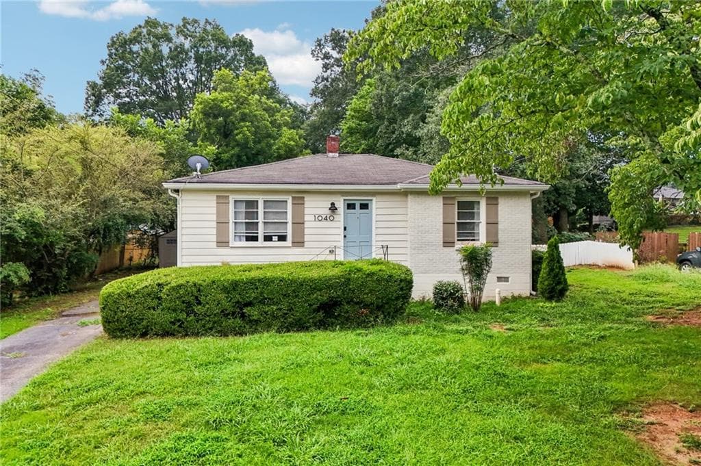 3 bedroom, 1 bathroom, 964 sq ft single family residence under contract at 1040 McLinden Avenue, Smyrna, GA 30080