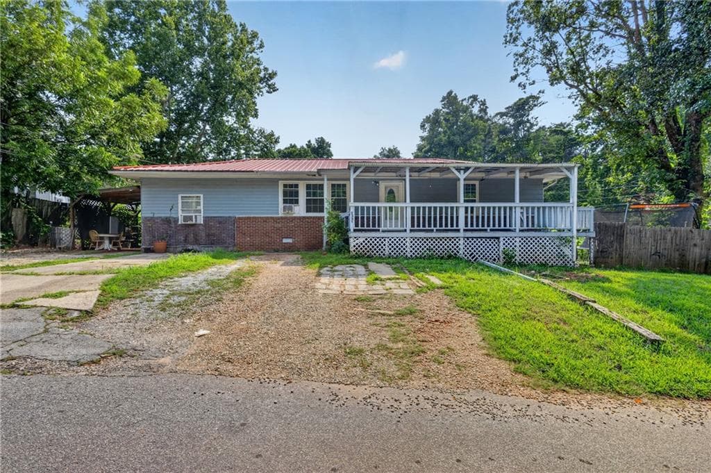 5 bedroom, 2 bathroom, 1,296 sq ft single family residence under contract at 2321 Pine Circle Drive, Gainesville, GA 30504