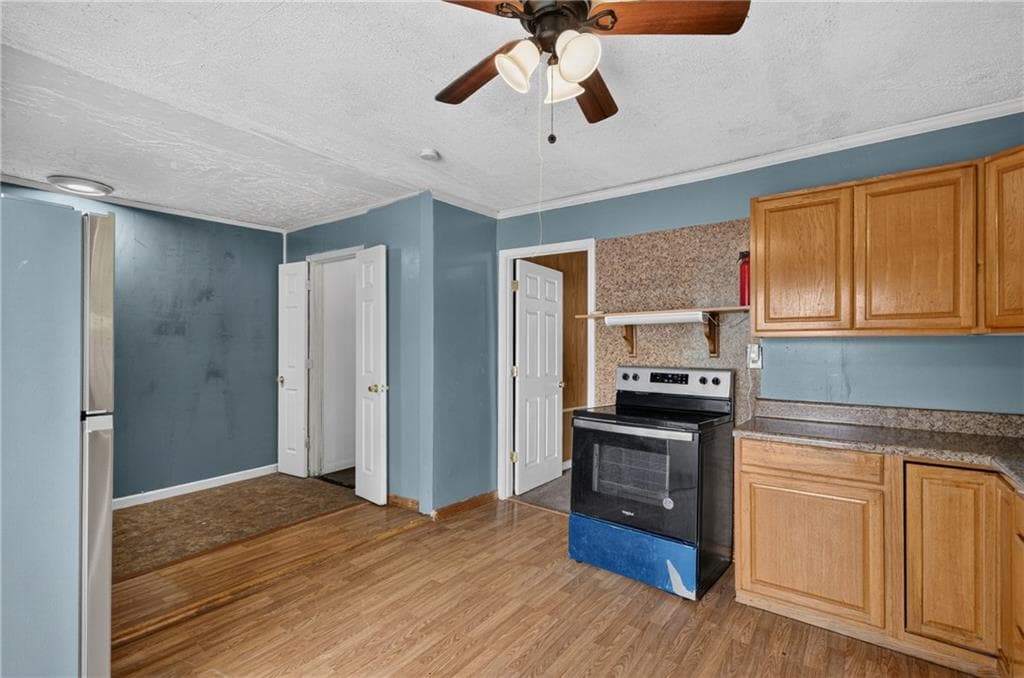 5 bedroom, 2 bathroom, 1,296 sq ft single family residence under contract at 2321 Pine Circle Drive, Gainesville, GA 30504 — photo 10