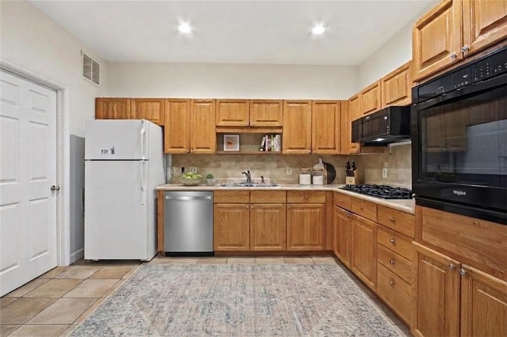 2 bedroom, 2 bathroom, 1,645 sq ft condominium for sale at 5350 Brooke Ridge Drive, Dunwoody, GA 30338 — photo 8