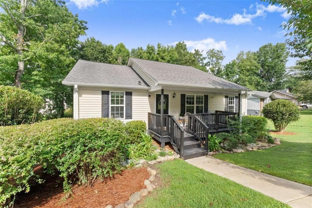 4 bedroom, 2 bathroom, 1,120 sq ft single family residence for sale at 1738 Lanier Springs Drive, Gainesville, GA 30504 — photo 2