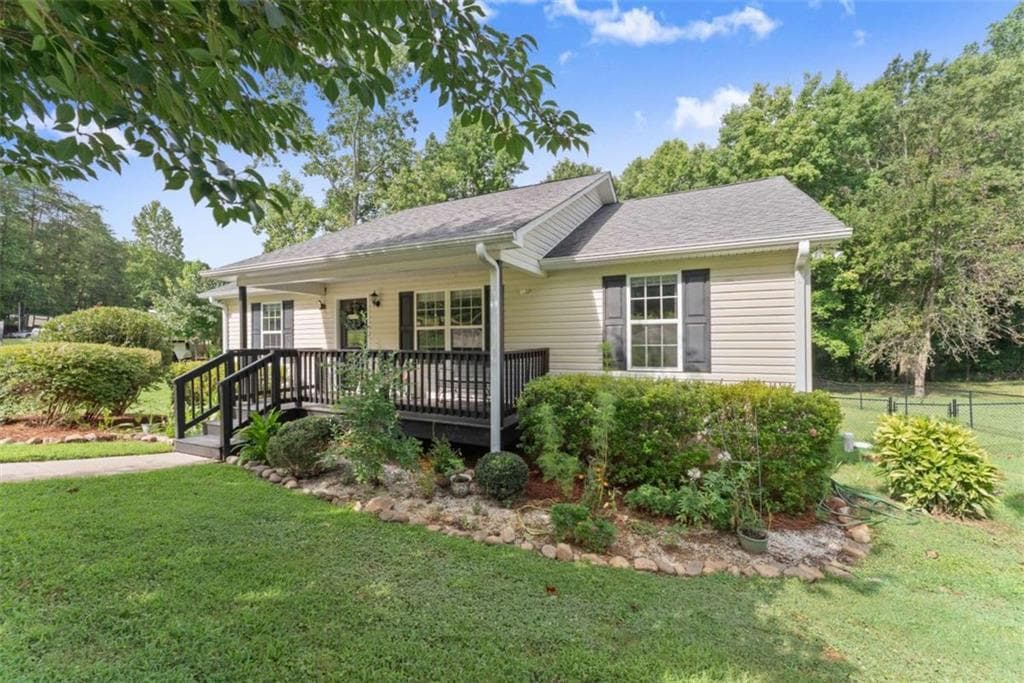 4 bedroom, 2 bathroom, 1,120 sq ft single family residence for sale at 1738 Lanier Springs Drive, Gainesville, GA 30504 — photo 3