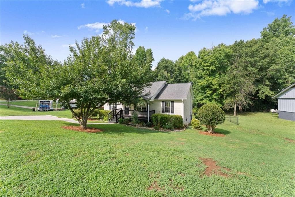 4 bedroom, 2 bathroom, 1,120 sq ft single family residence for sale at 1738 Lanier Springs Drive, Gainesville, GA 30504 — photo 4