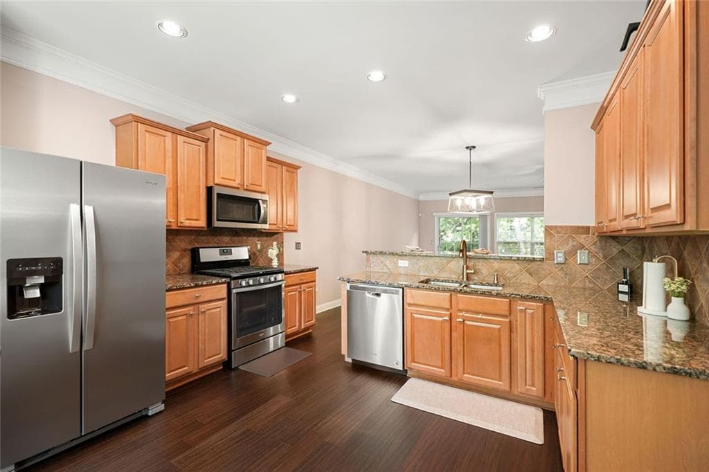3 bedroom, 4 bathroom, 2,302 sq ft townhouse for sale at 5243 Wellsley Bend, Alpharetta, GA 30005 — photo 3