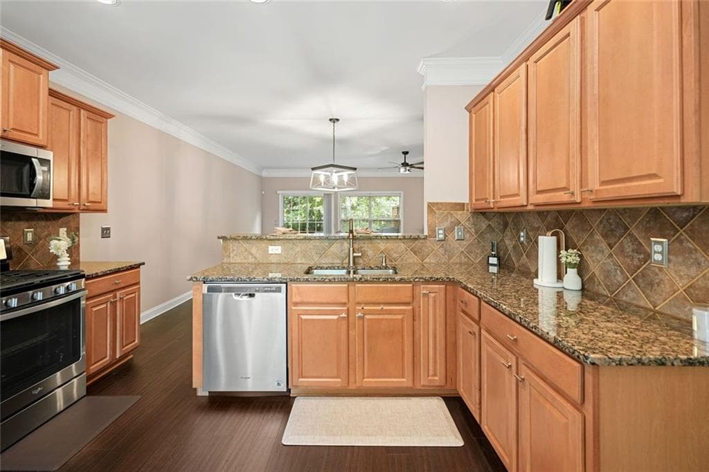 3 bedroom, 4 bathroom, 2,302 sq ft townhouse for sale at 5243 Wellsley Bend, Alpharetta, GA 30005 — photo 10
