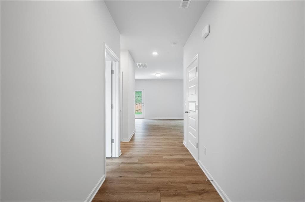5 bedroom, 3 bathroom, 2,372 sq ft single family residence under contract at 84 Willow Circle, Rock Spring, GA 30739 — photo 4